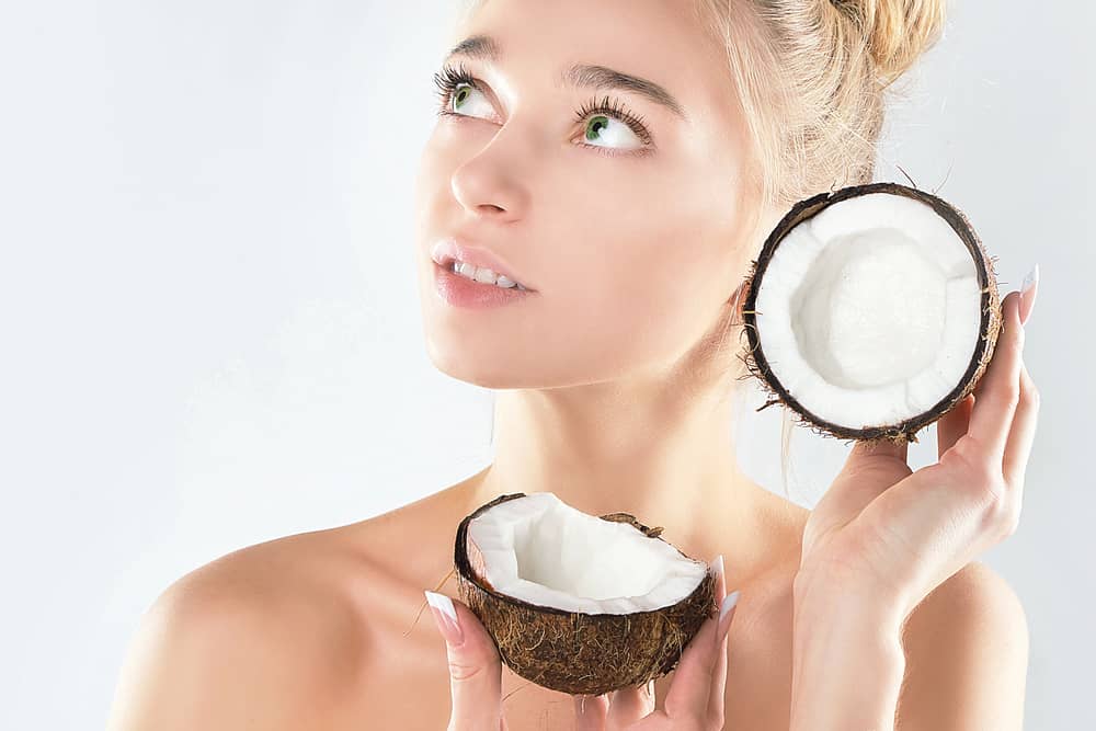 Formas de uso del agua de coco para el cabello